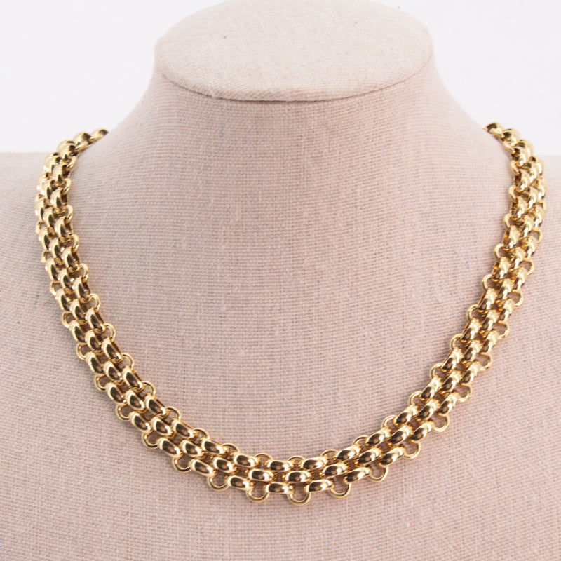 Collar.