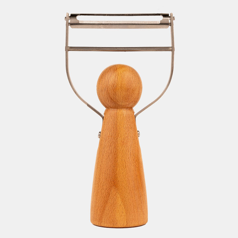 Pelador de cocida en madera.