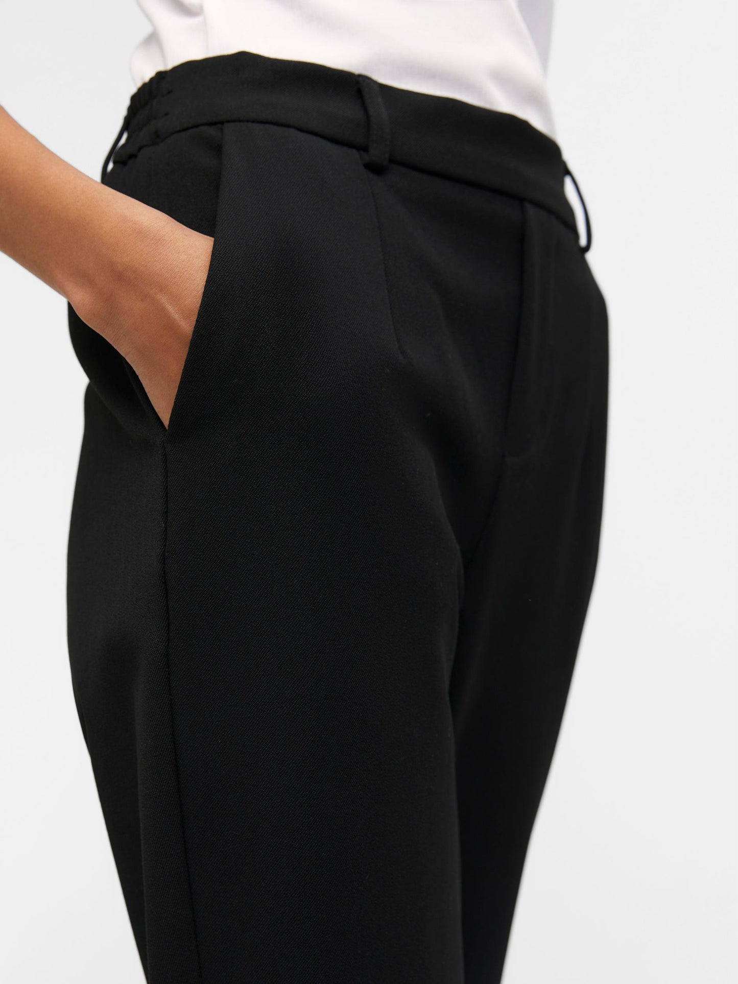 Pantalón liso.