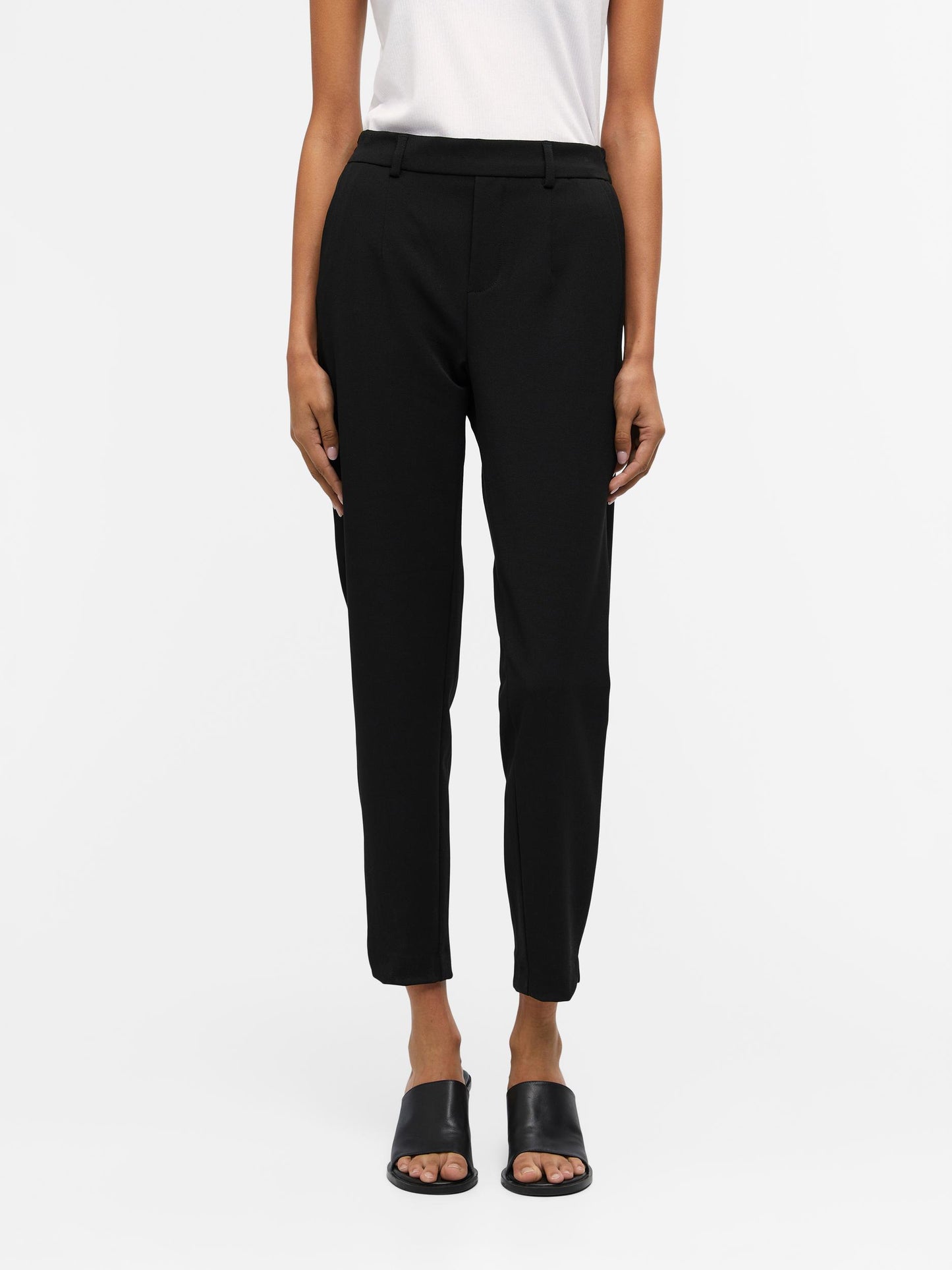 Pantalón liso.