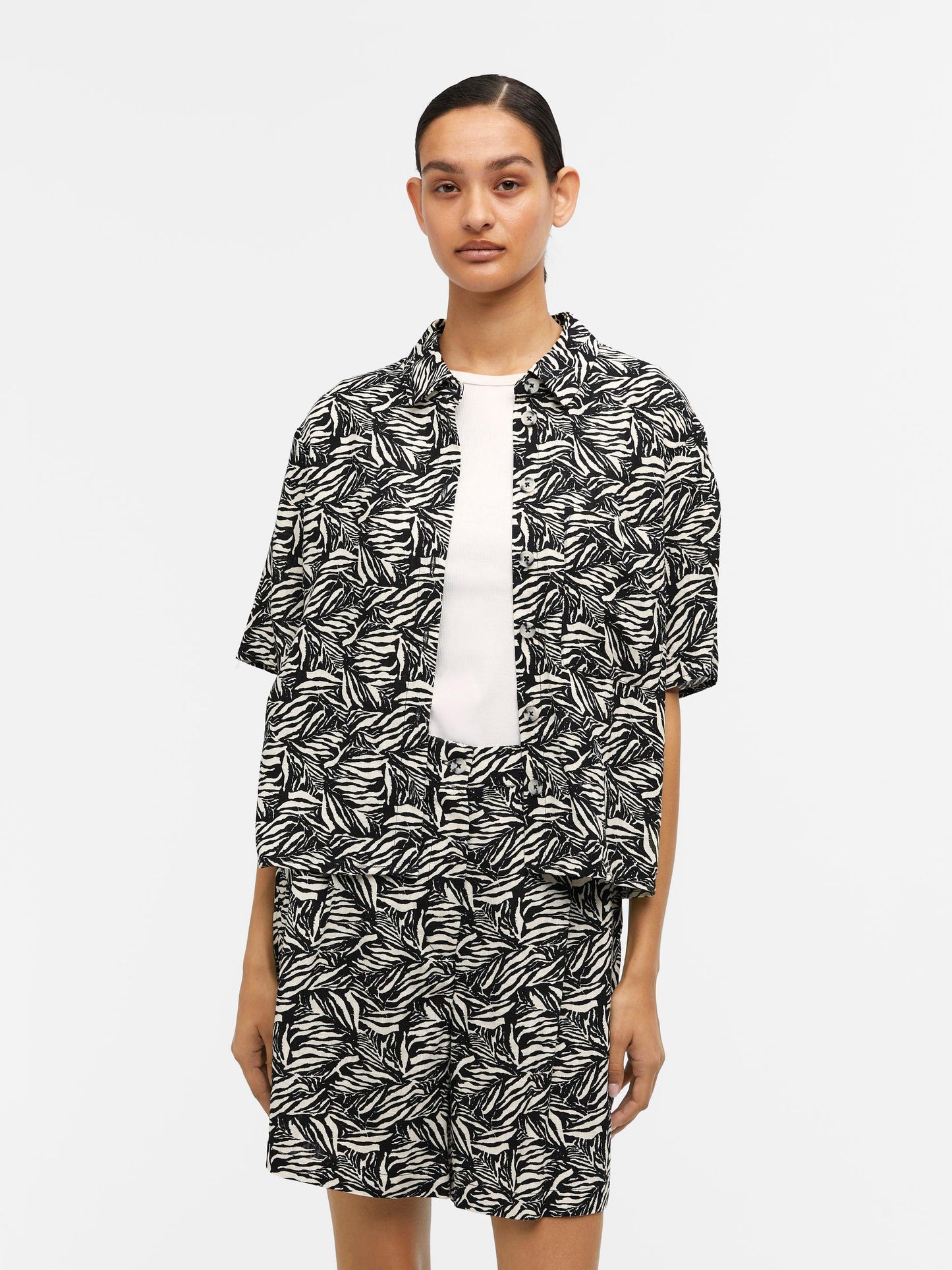 Camisa de estampado floral.
