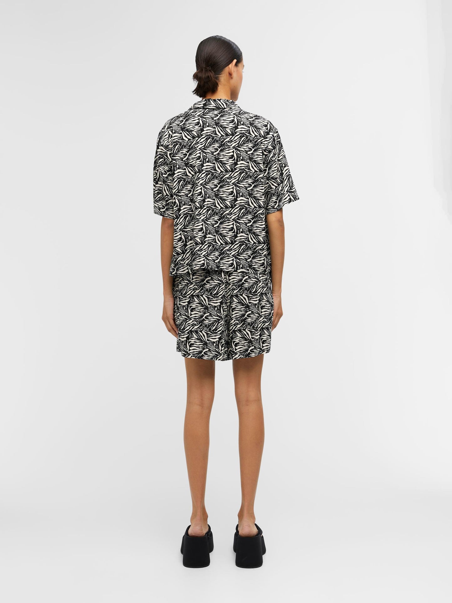 Camisa de estampado floral.