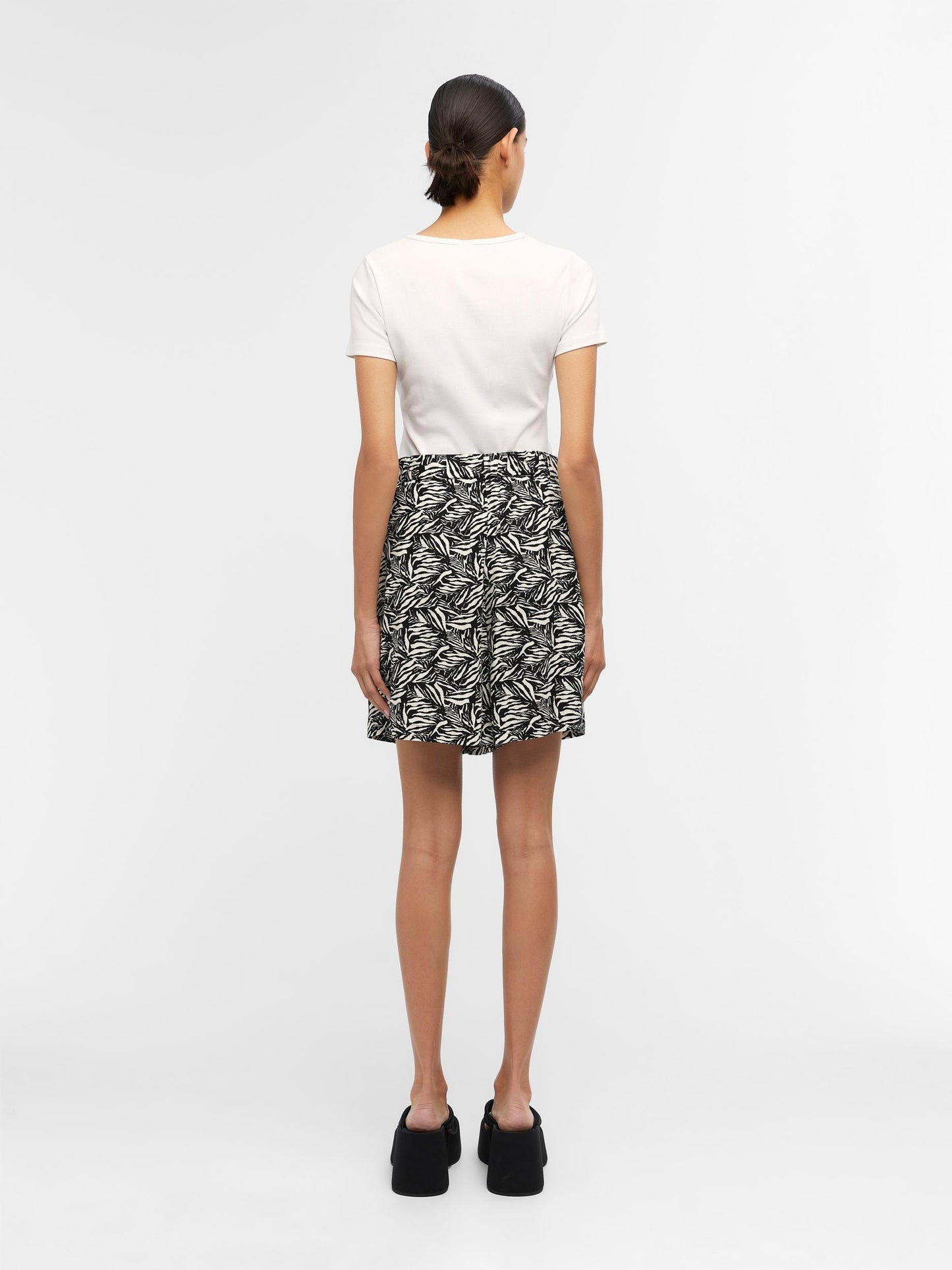 Pantalón de estampado floral.