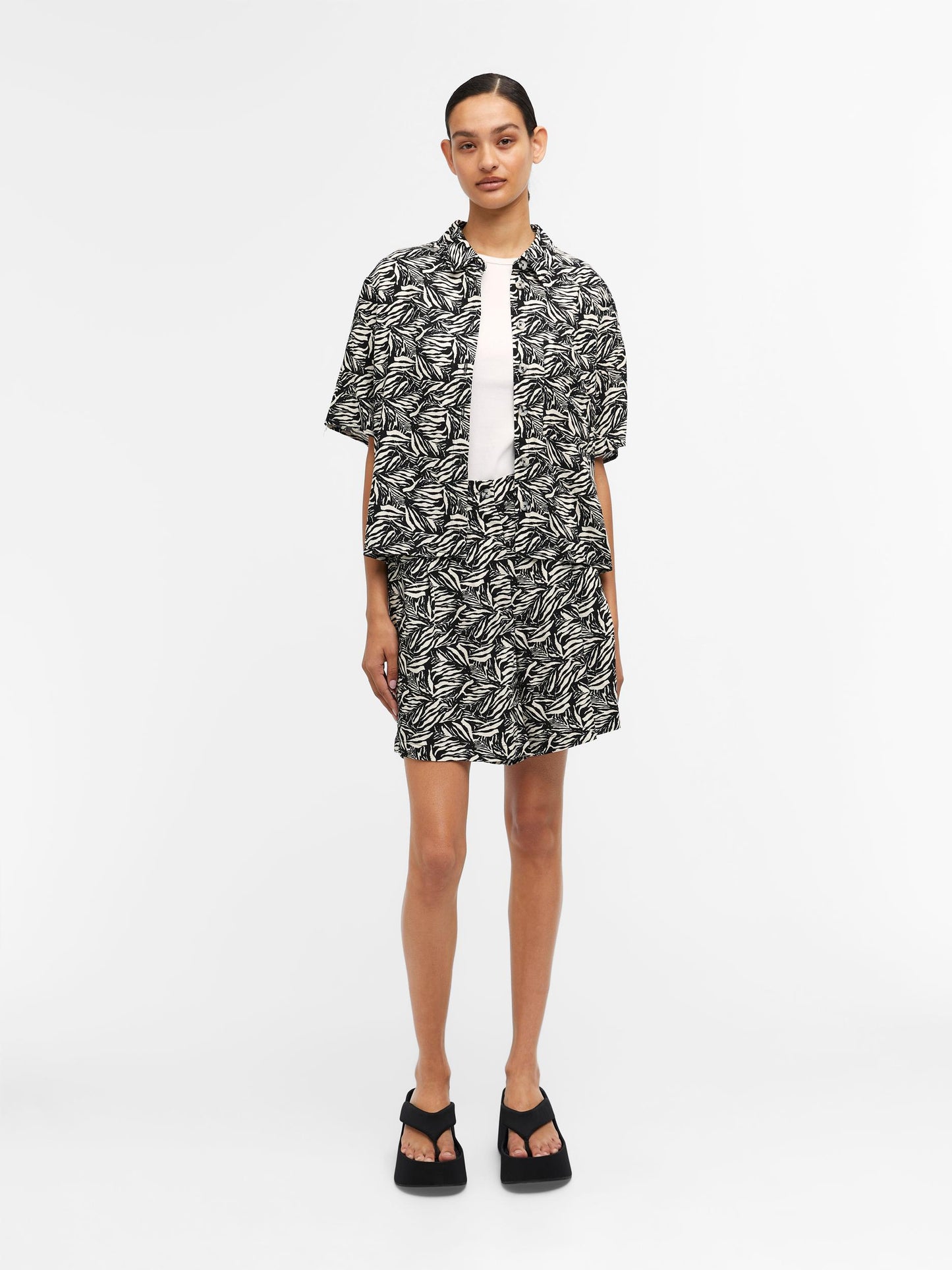 Pantalón de estampado floral.