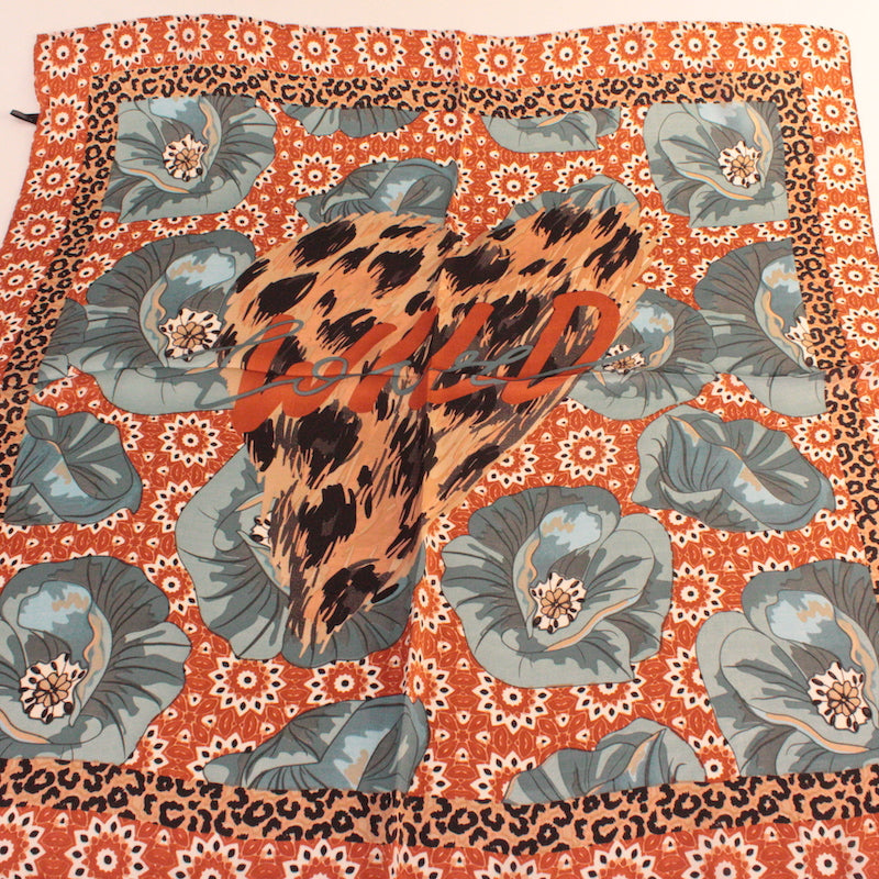 Pañuelo estampado.