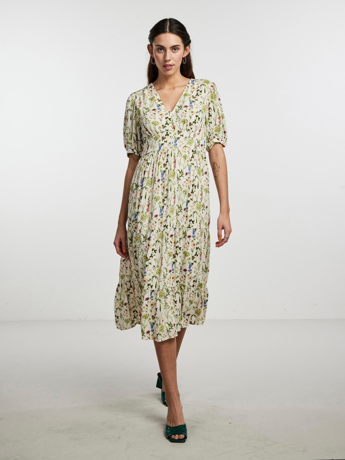 Vestido midi floral.