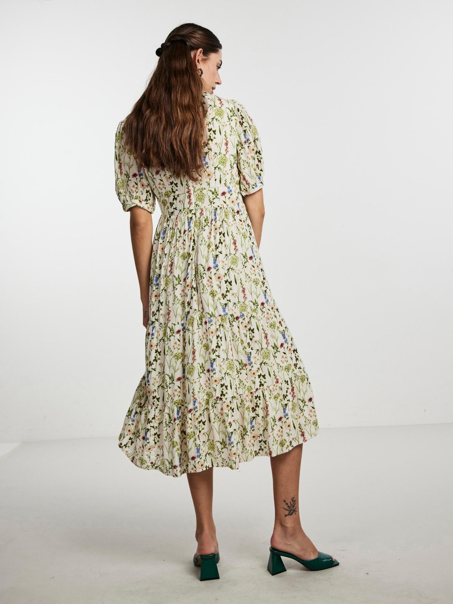 Vestido midi floral.