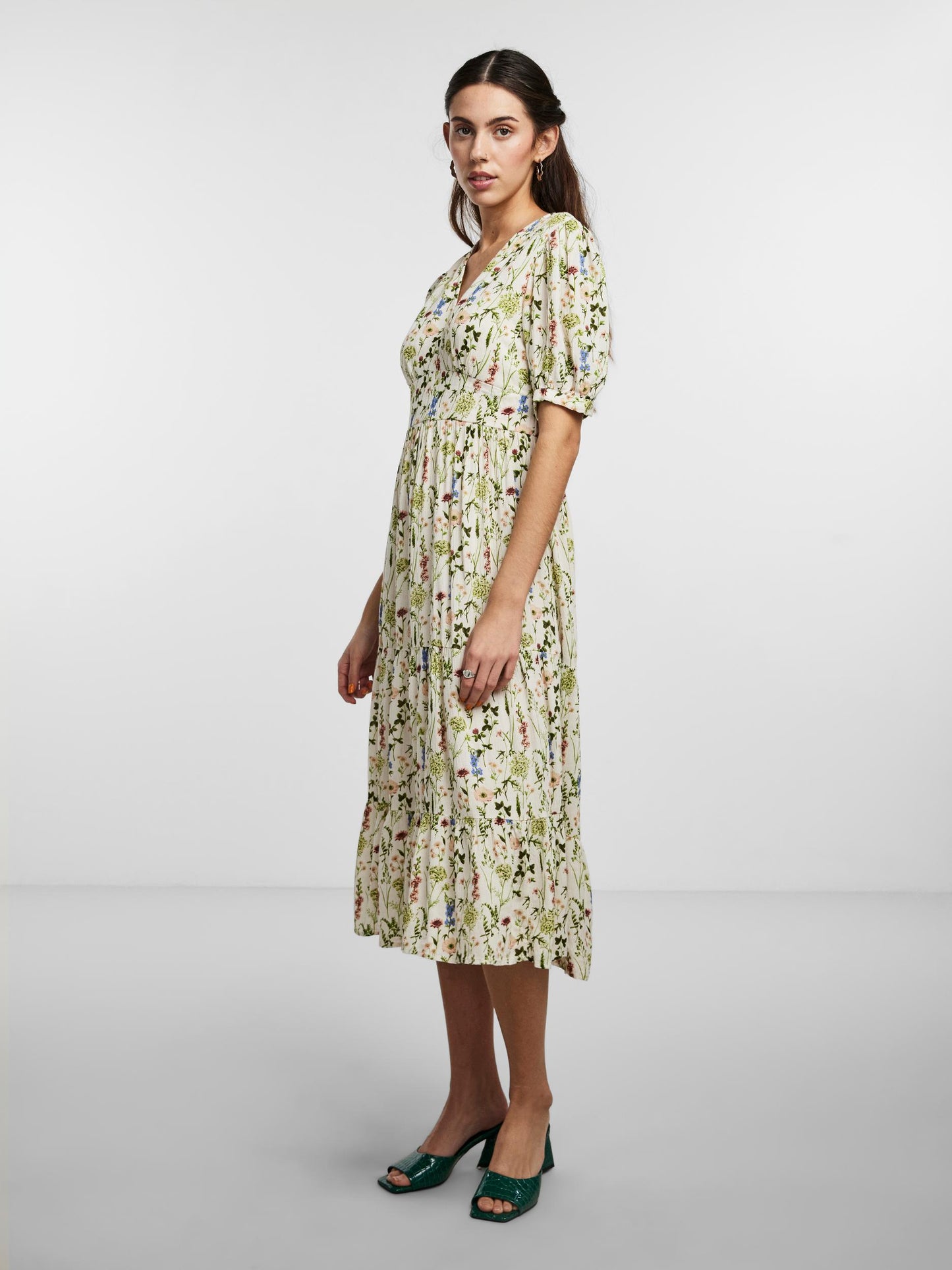 Vestido midi floral.