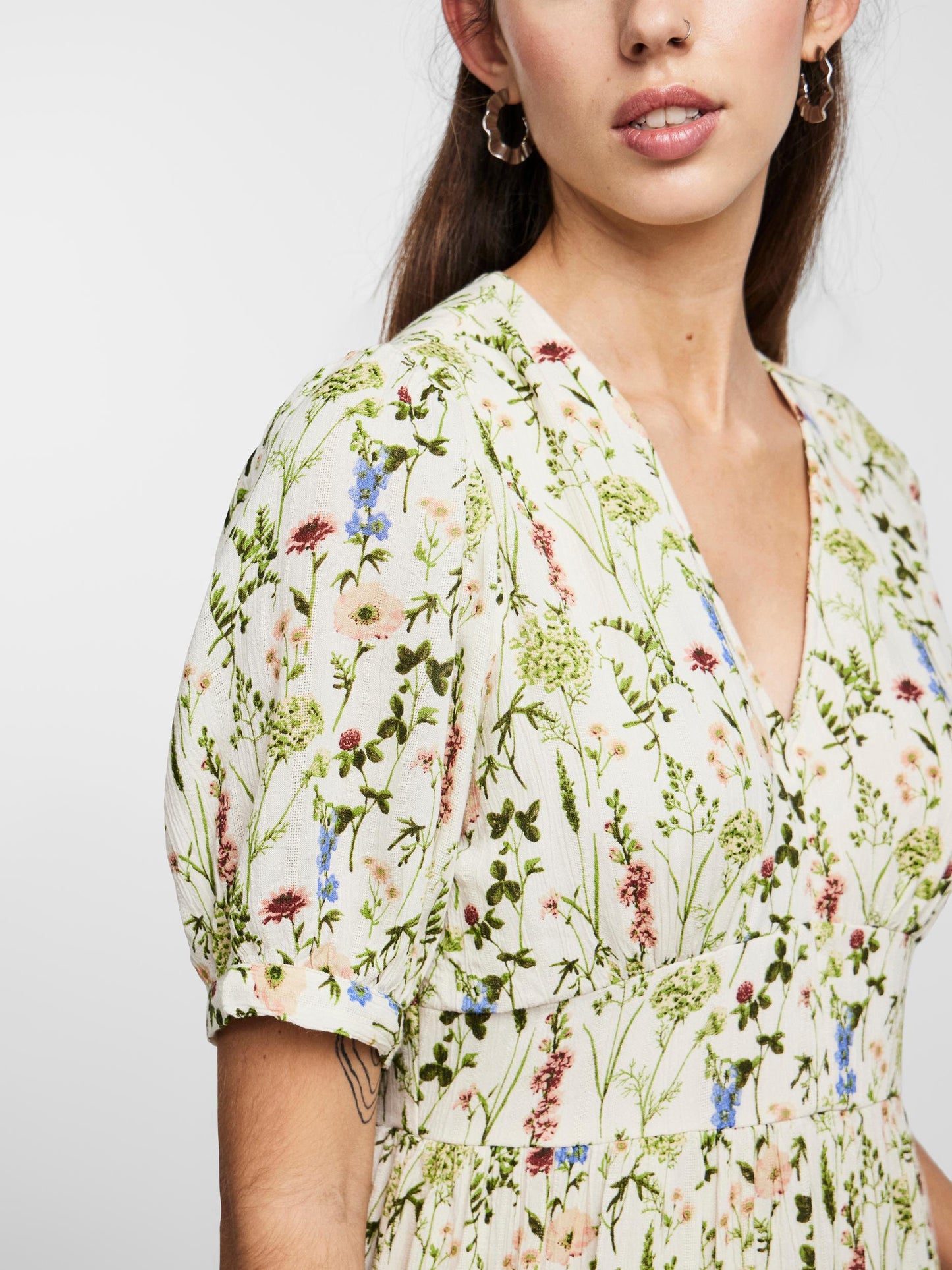 Vestido midi floral.