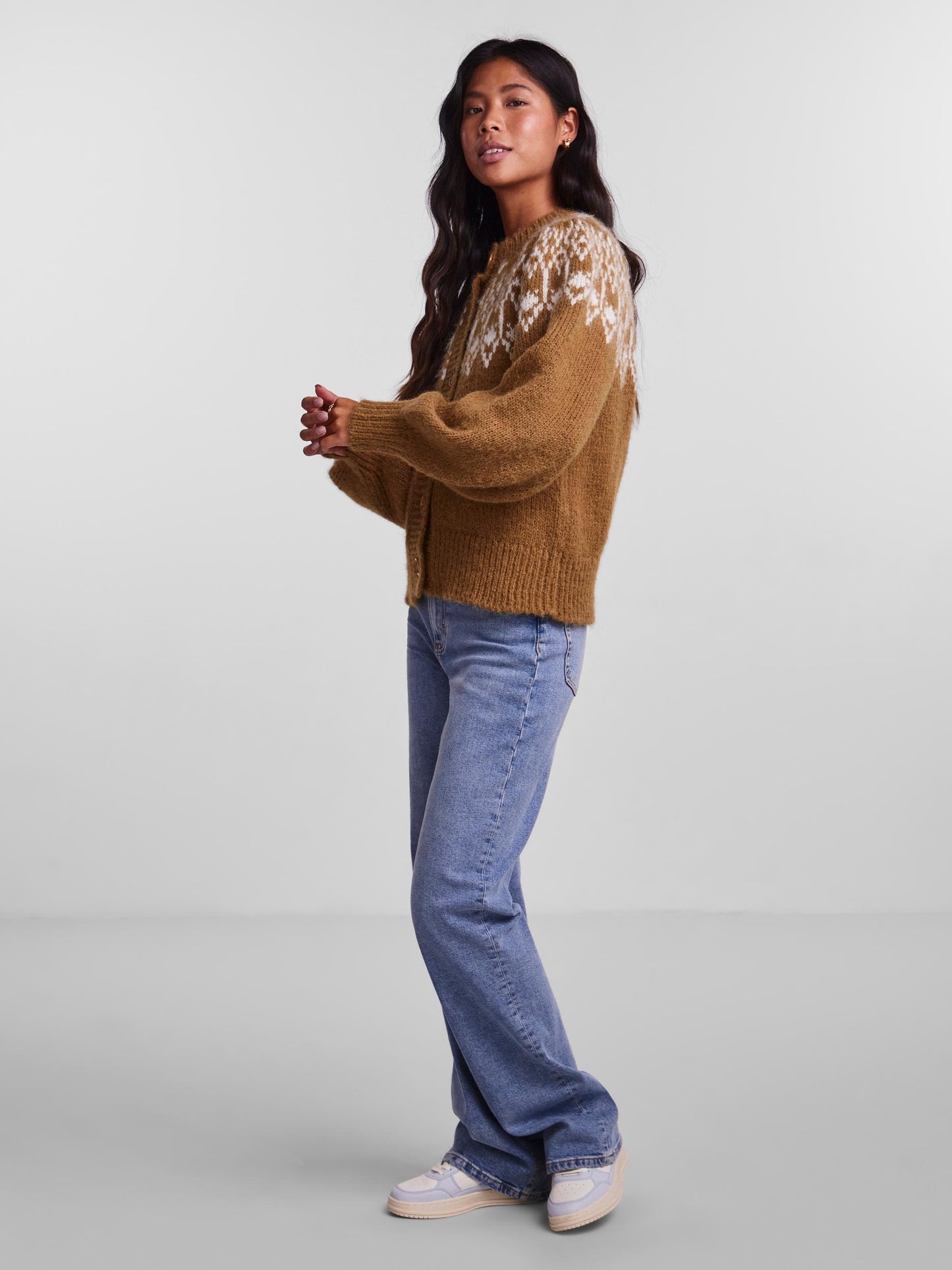 Chaqueta detalle blanco.