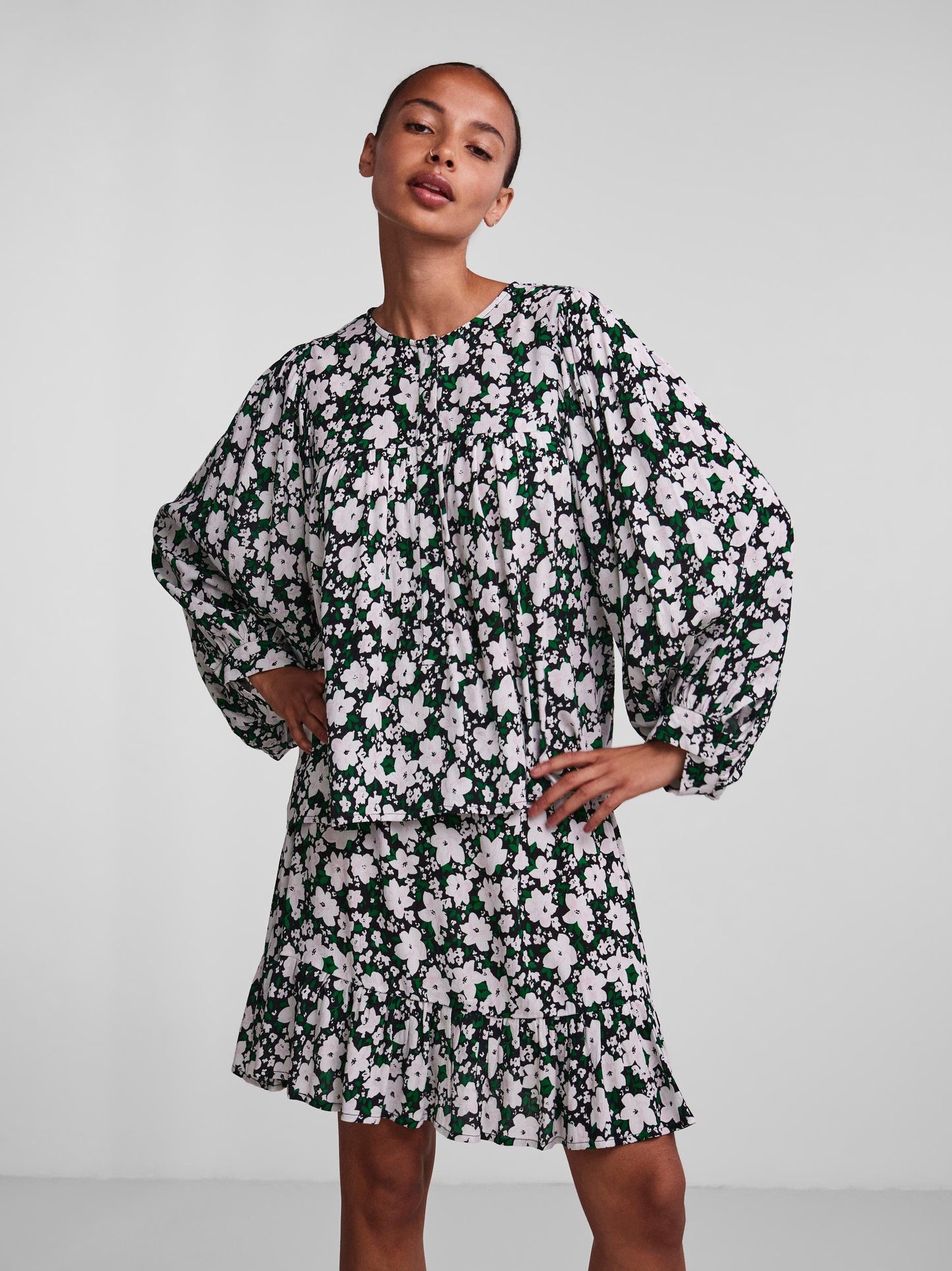 Camisa estampado floral.