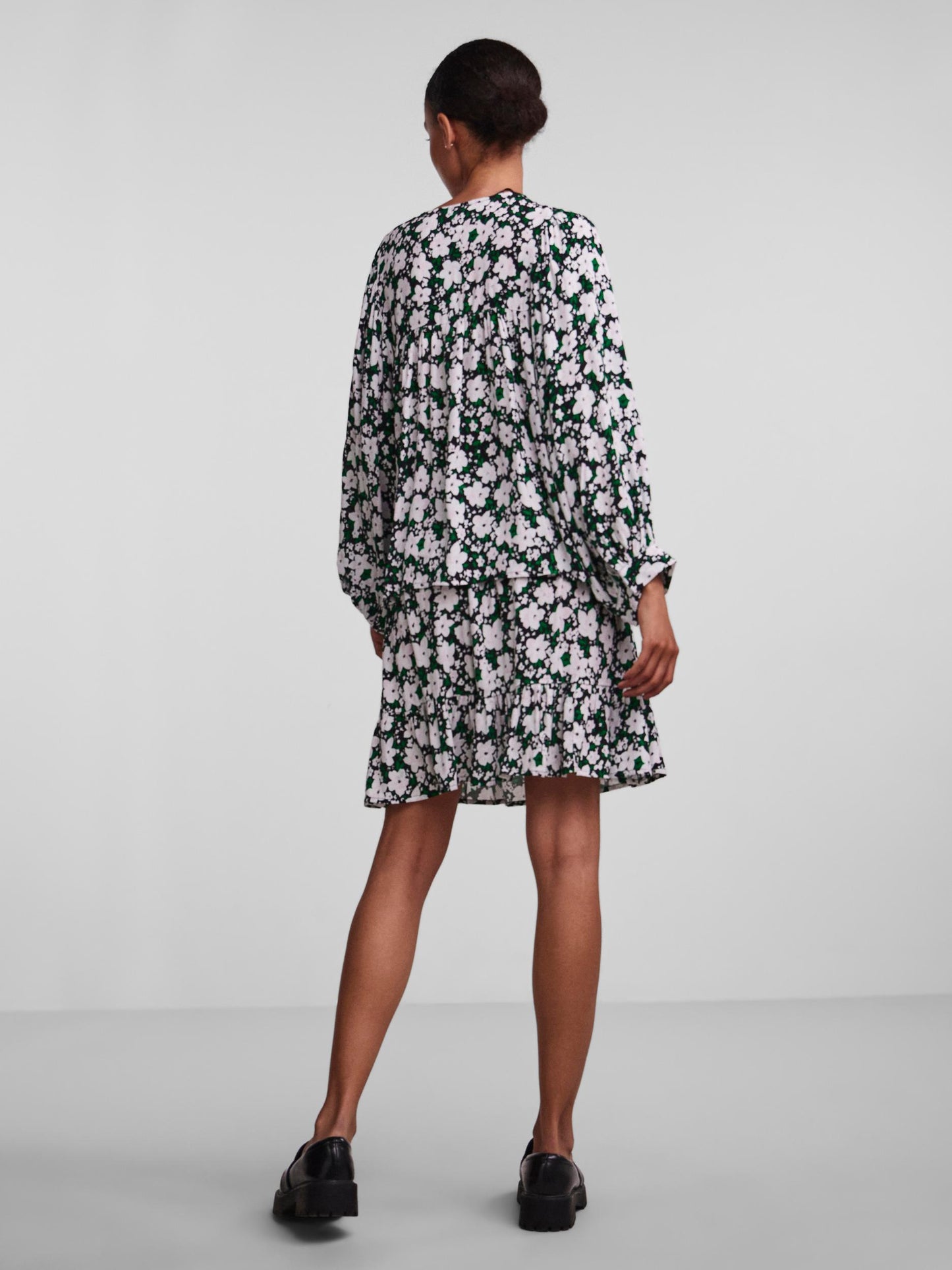 Camisa estampado floral.