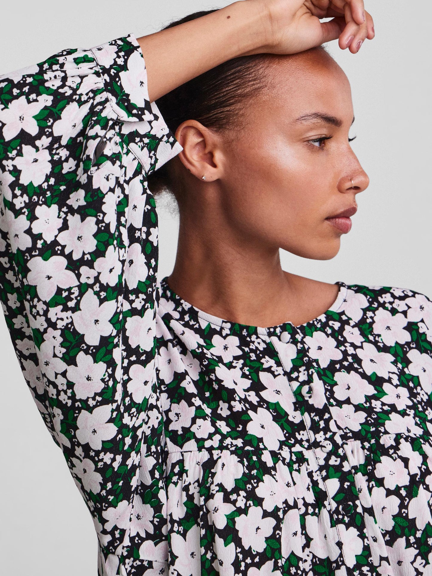 Camisa estampado floral.