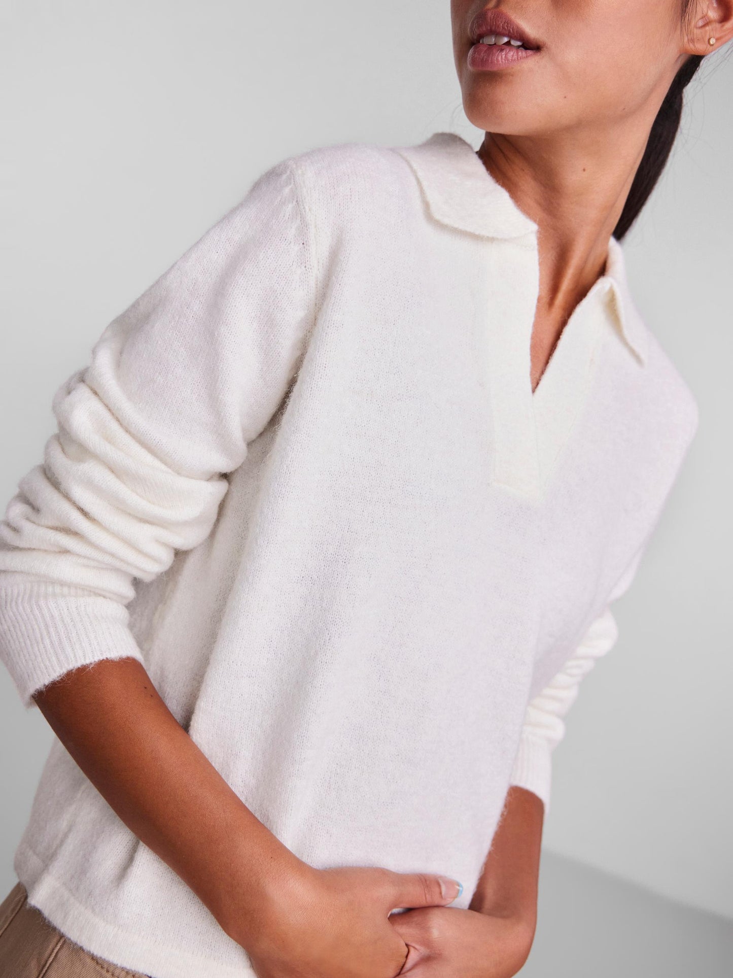 Jersey cuello pico.