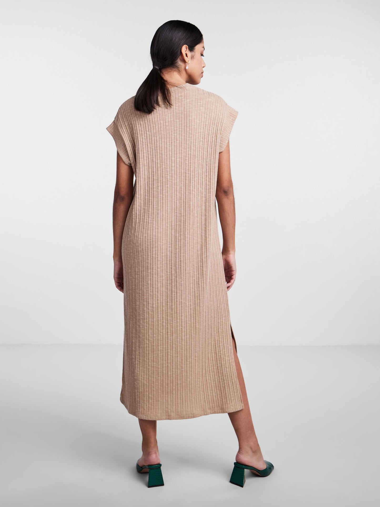 Vestido maxi fluido.