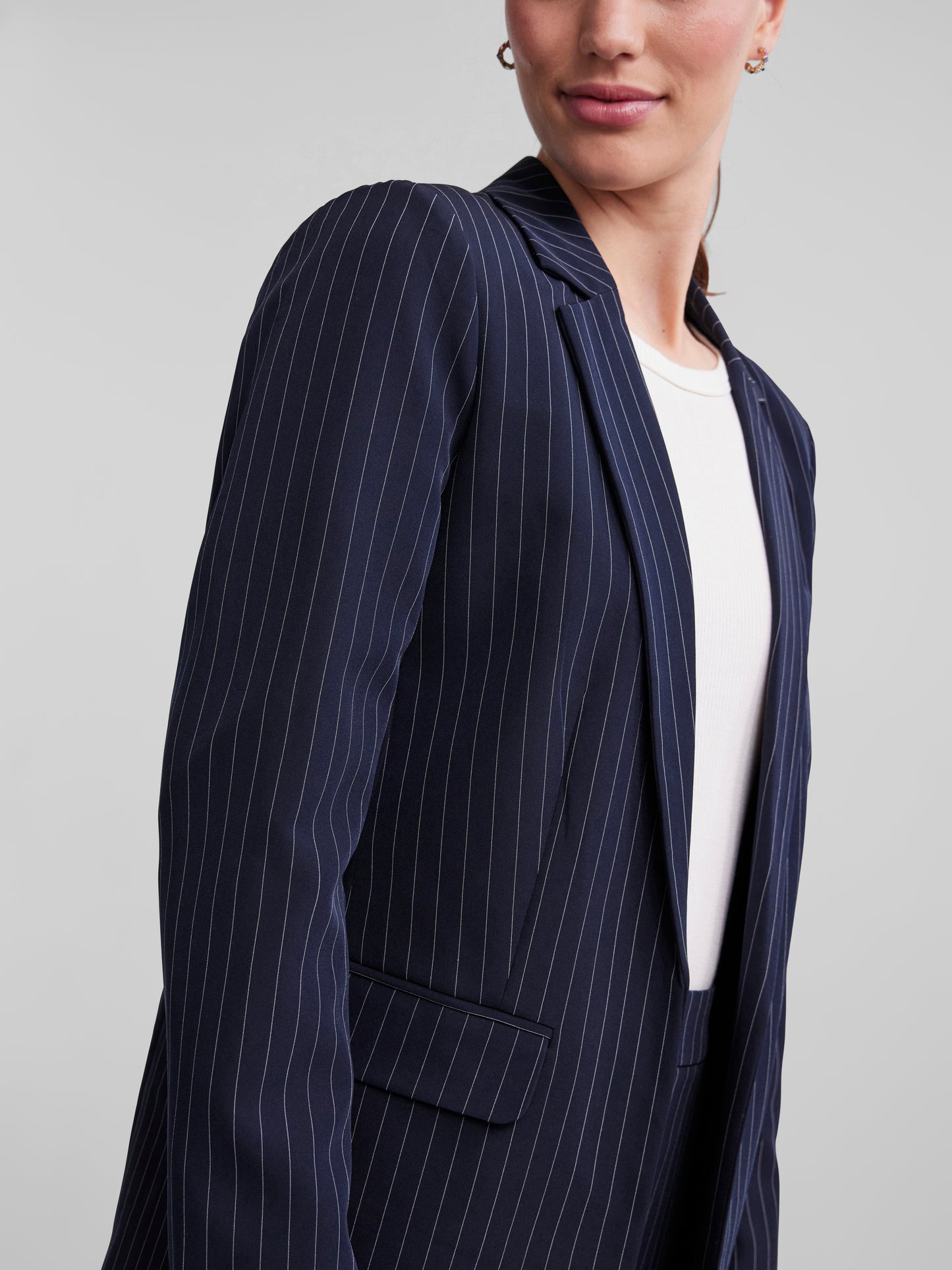 Blazer raya diplomática.