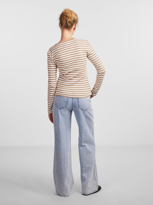 Camiseta básica a rayas.