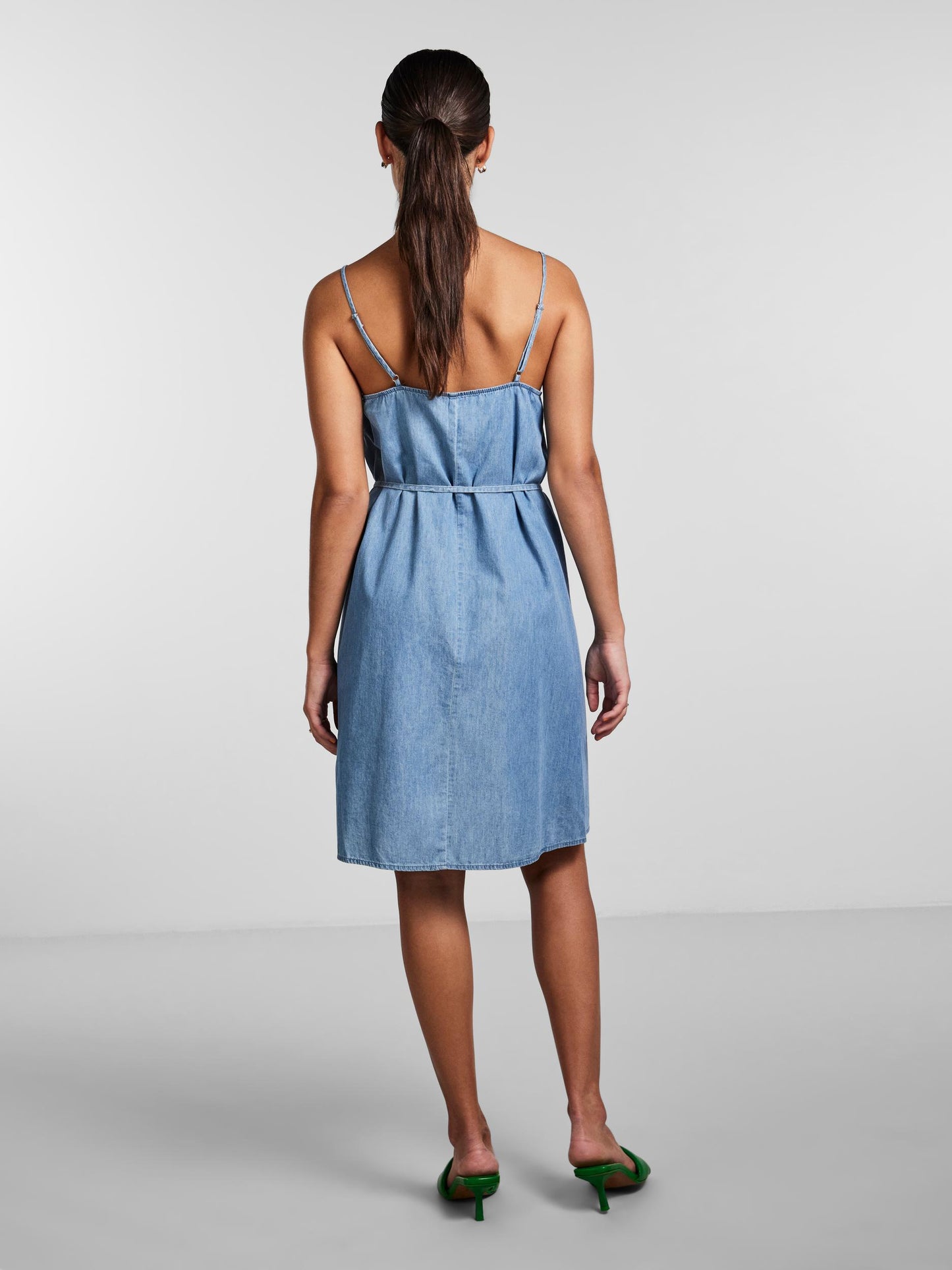 Vestido midi denim.