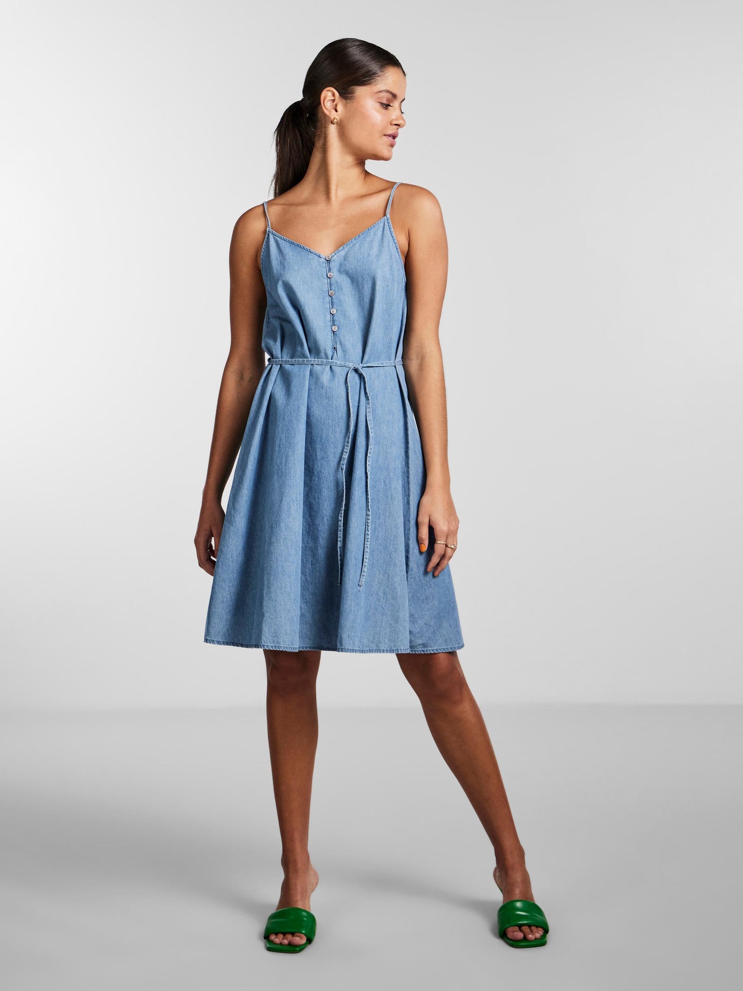 Vestido midi denim.