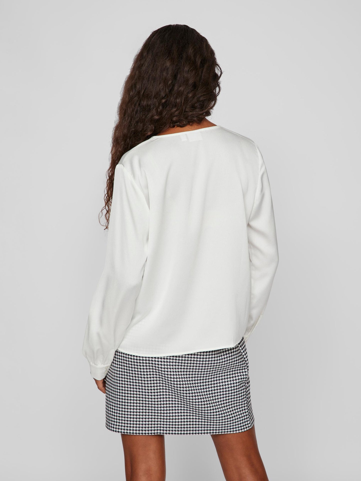 Blusa cuello pico.