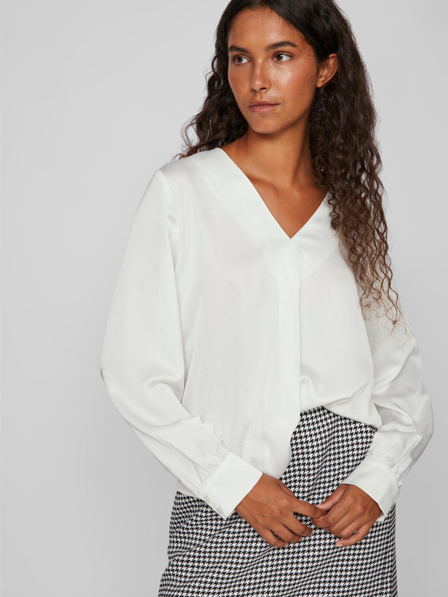 Blusa cuello pico.