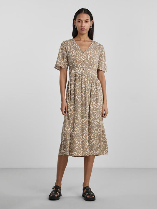 Vestido lunares.