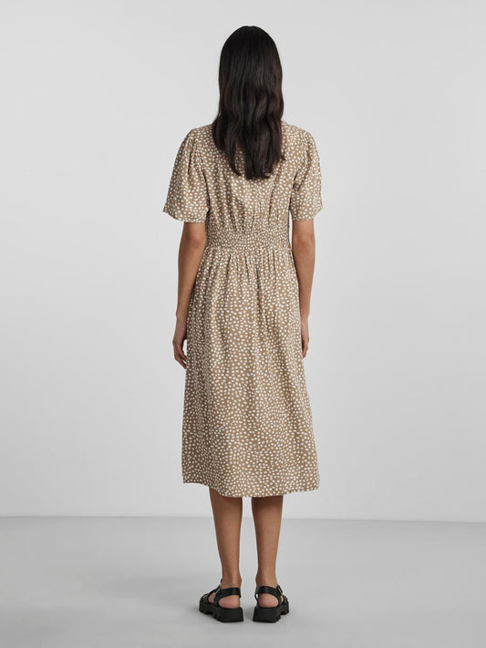 Vestido lunares.