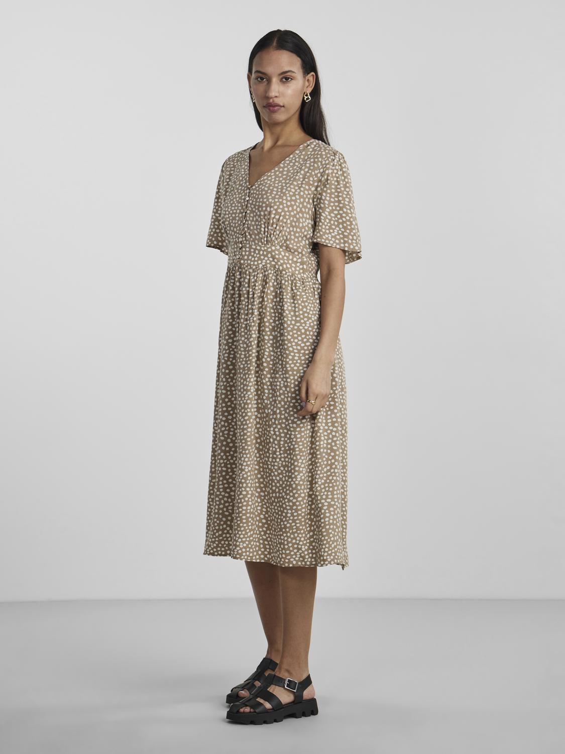 Vestido lunares.