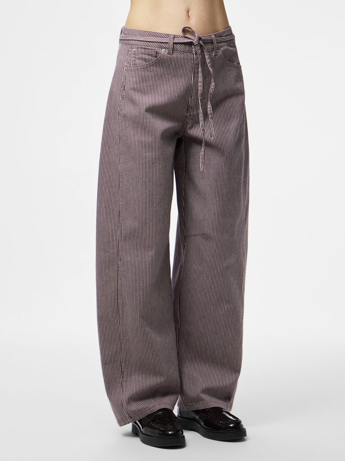 Pantalón barrel.