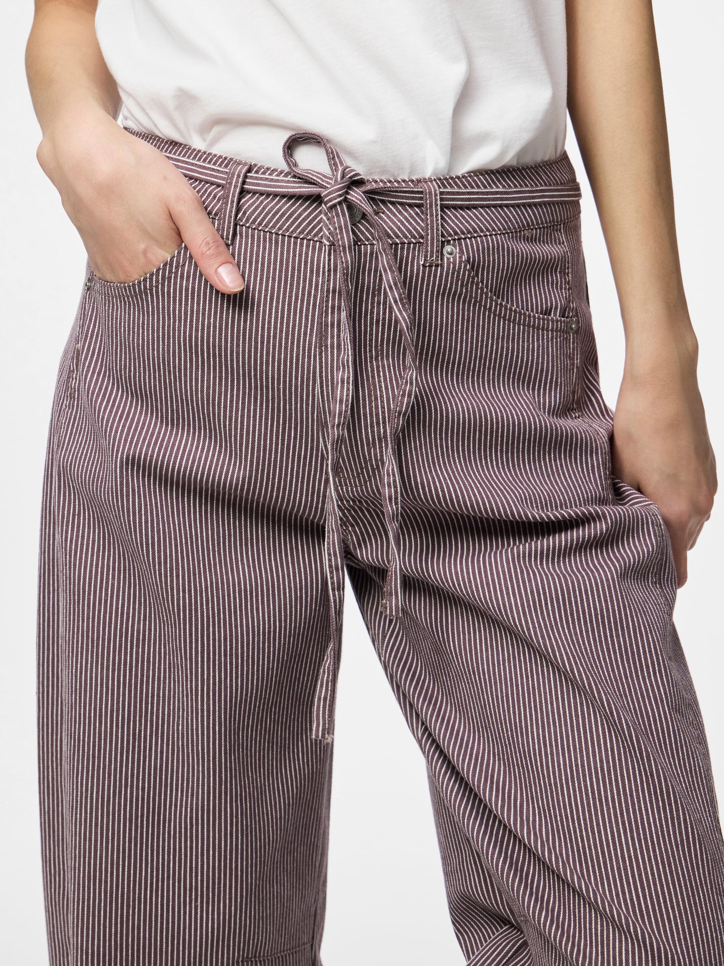 Pantalón barrel.