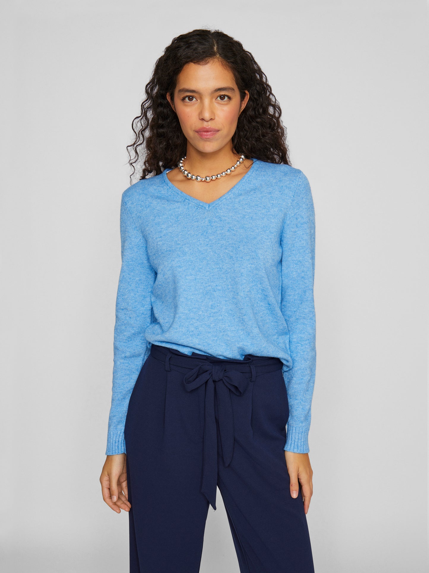 Jersey cuello pico.