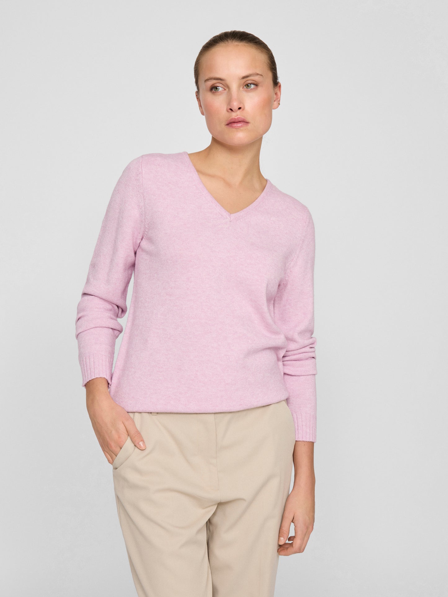 Jersey cuello pico.