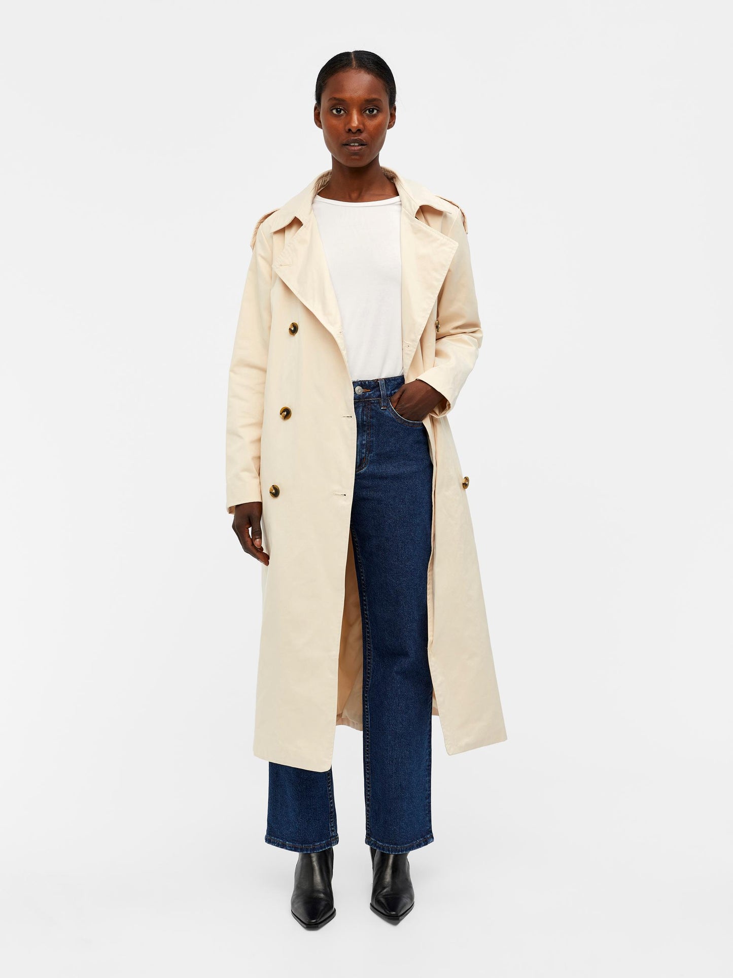 Gabardina beige.