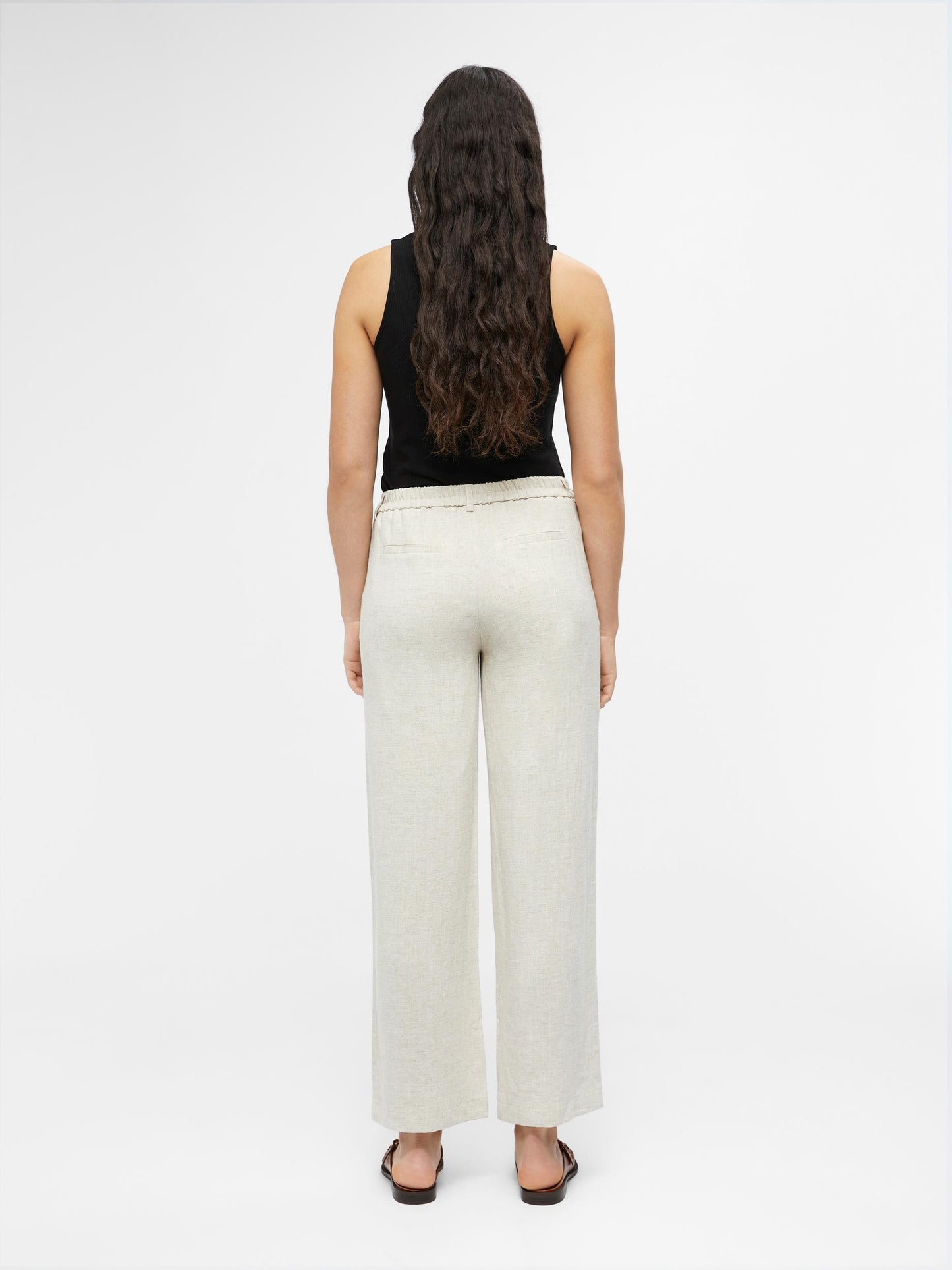 Pantalón básico de lino.