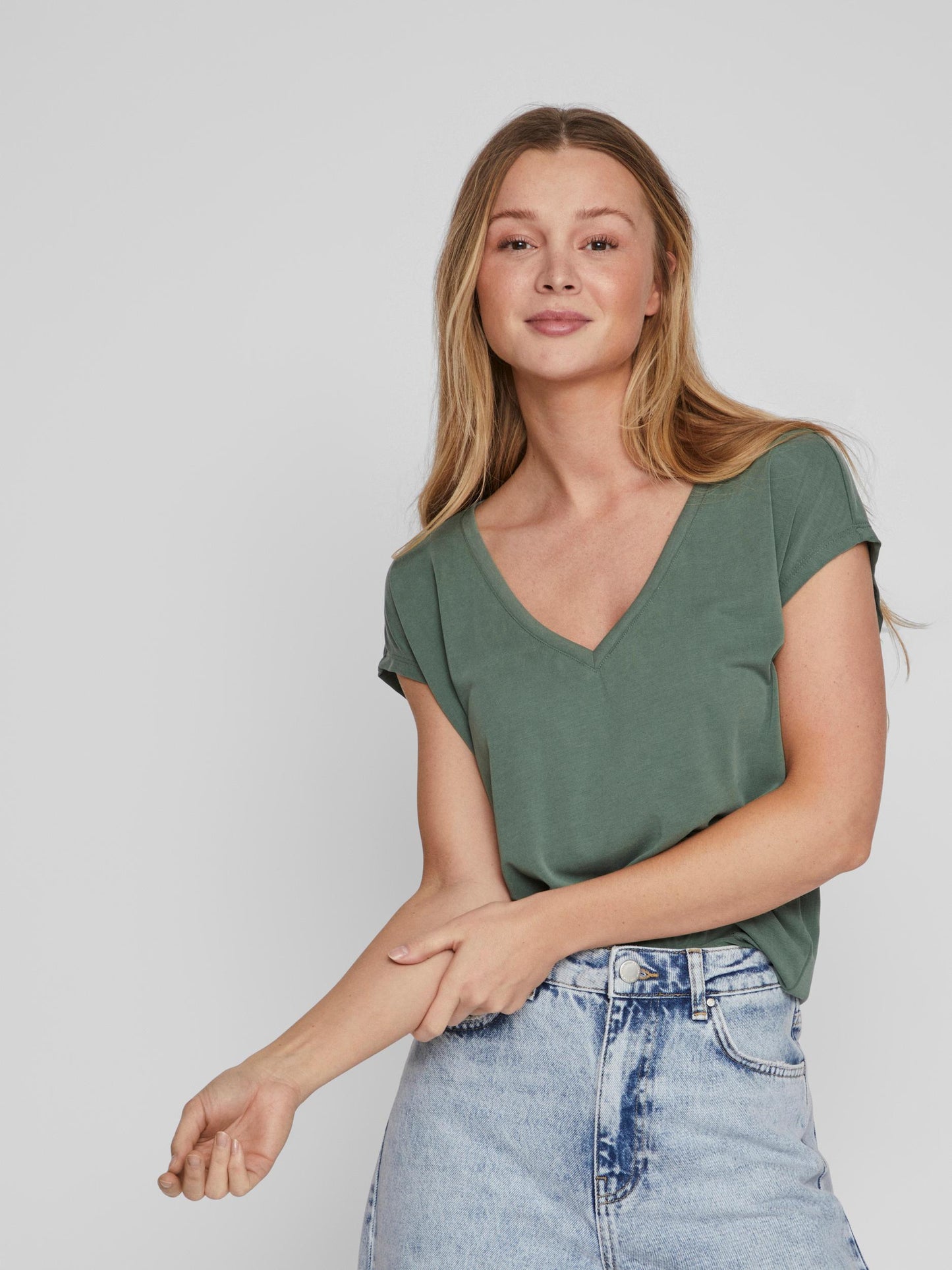 Camiseta básica cuello pico.