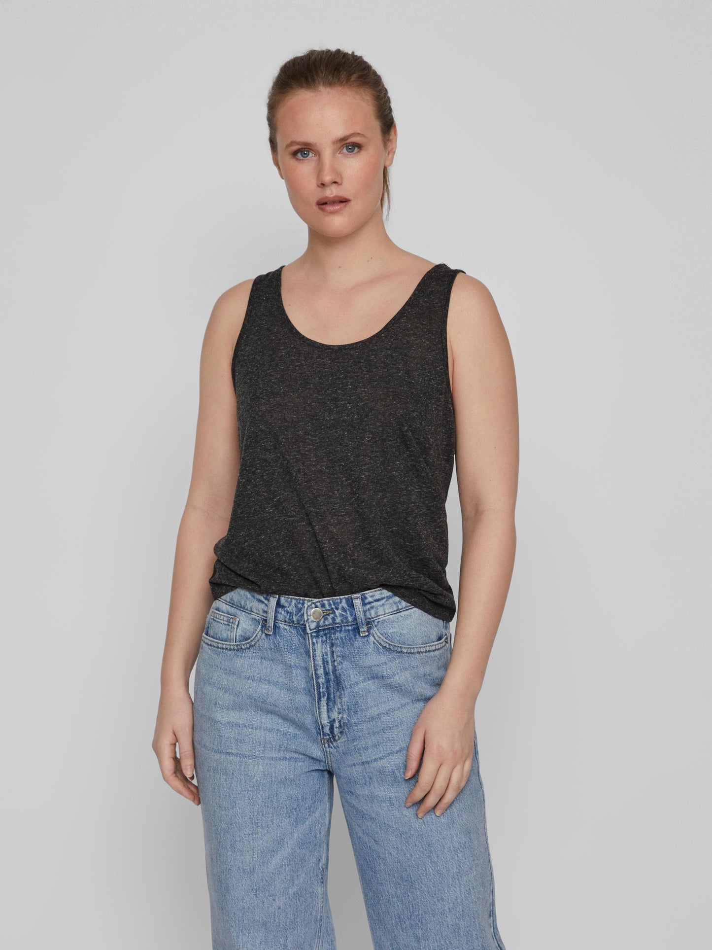 Camiseta basica tirantes.