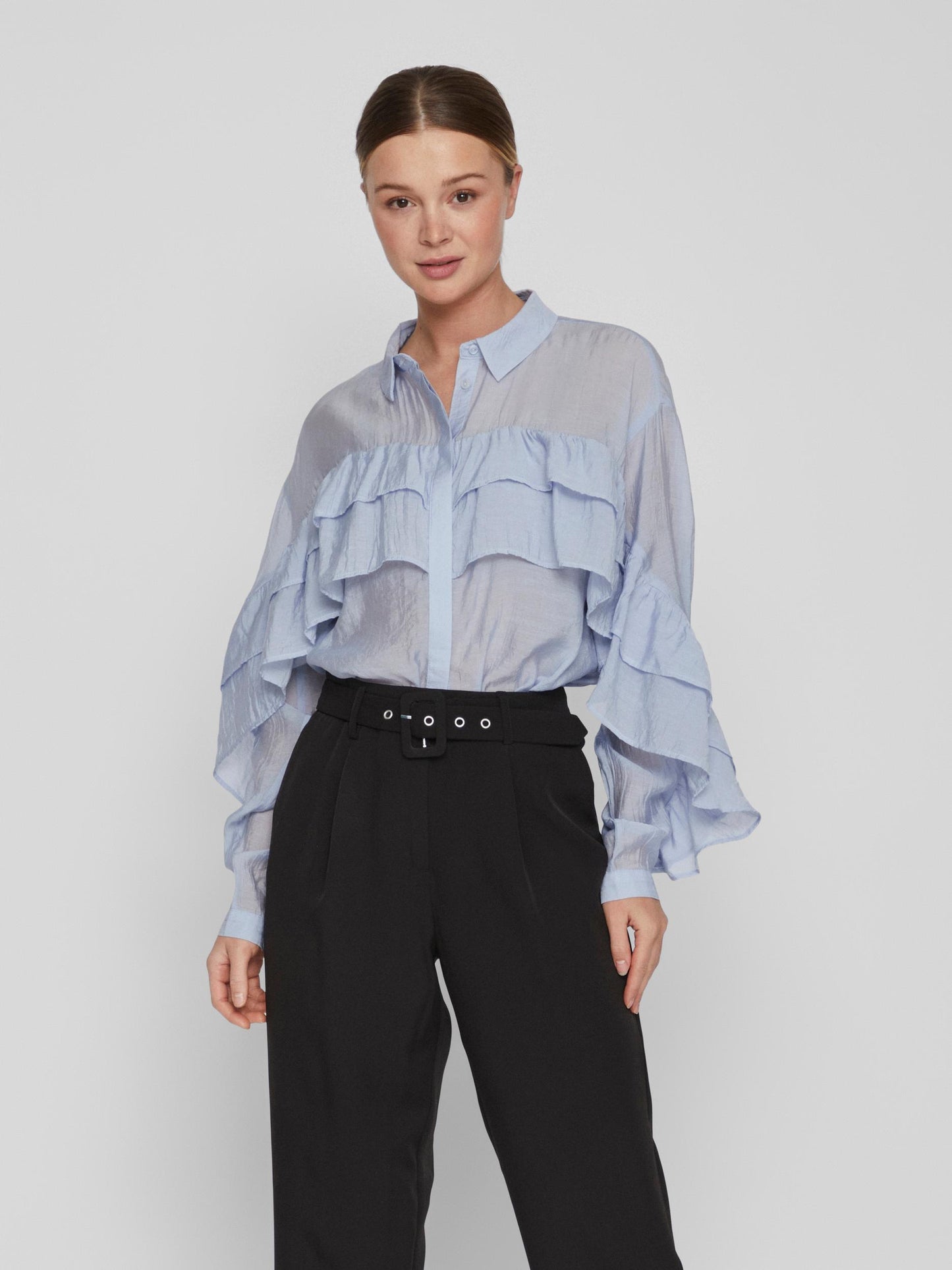 Camisa de volantes.