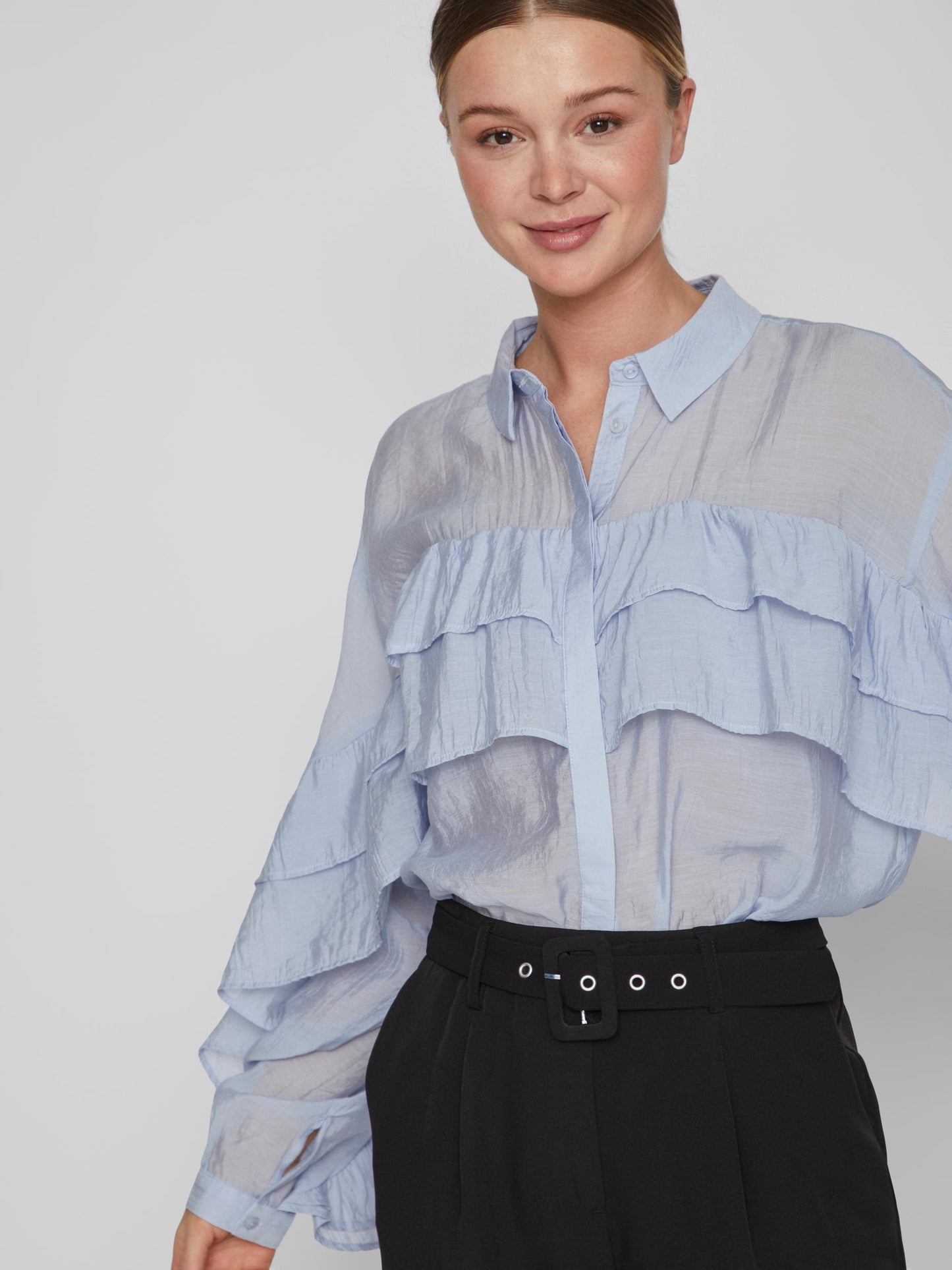 Camisa de volantes.